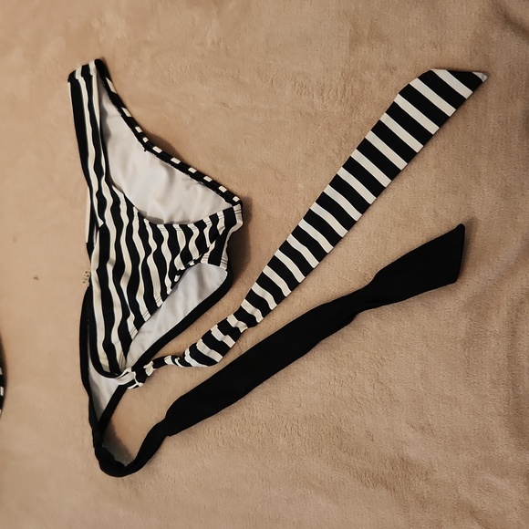 Bikini - Picture 6 of 7